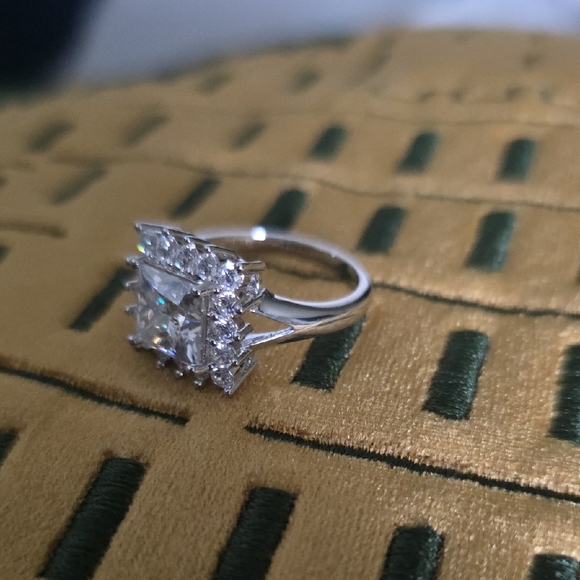 Elegant Silver Diamond Ring Size 9 - Picture 2 of 14